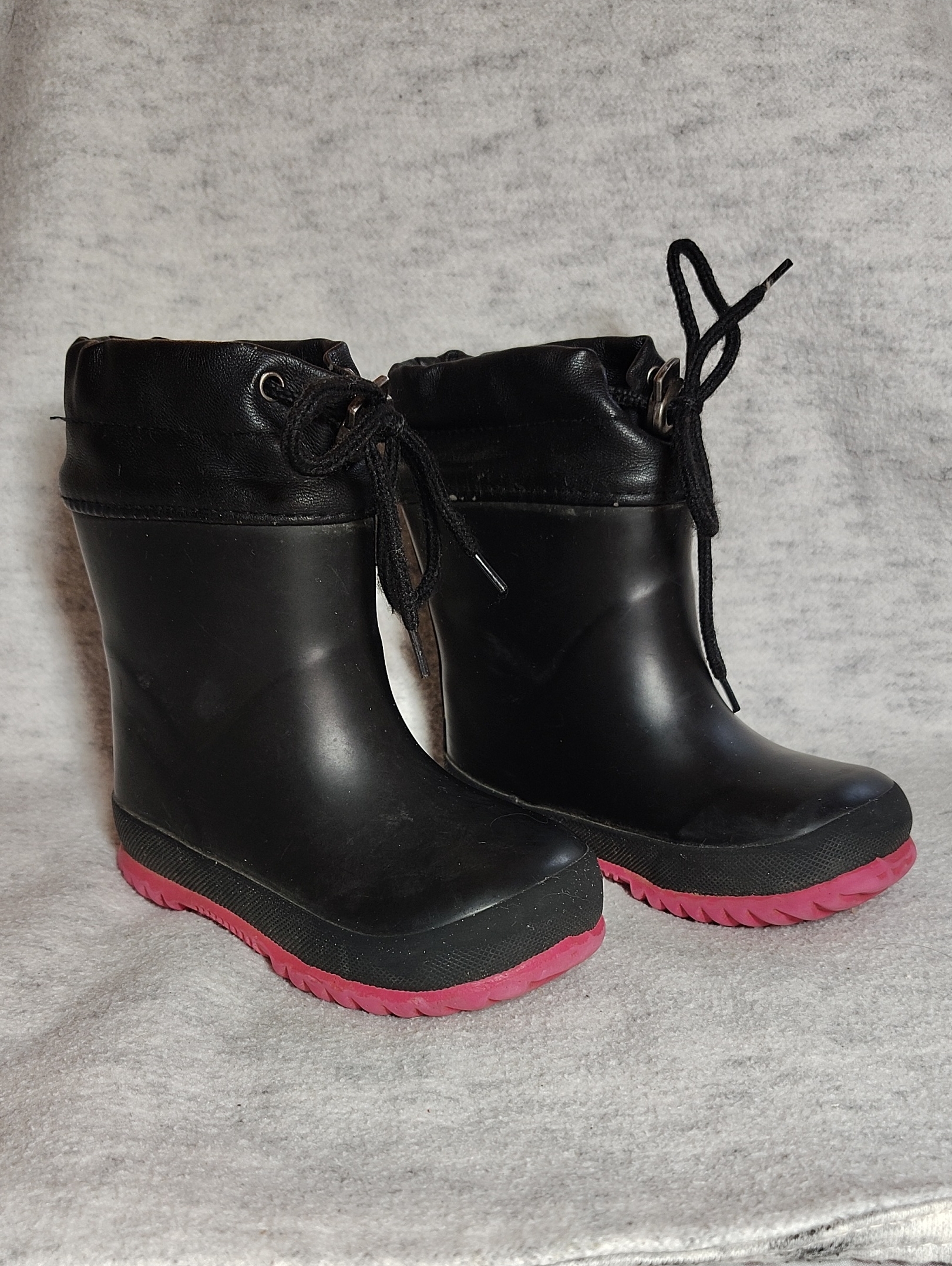 L.A. Gear Kids Black Rain & Snow Boots With Pink Soles